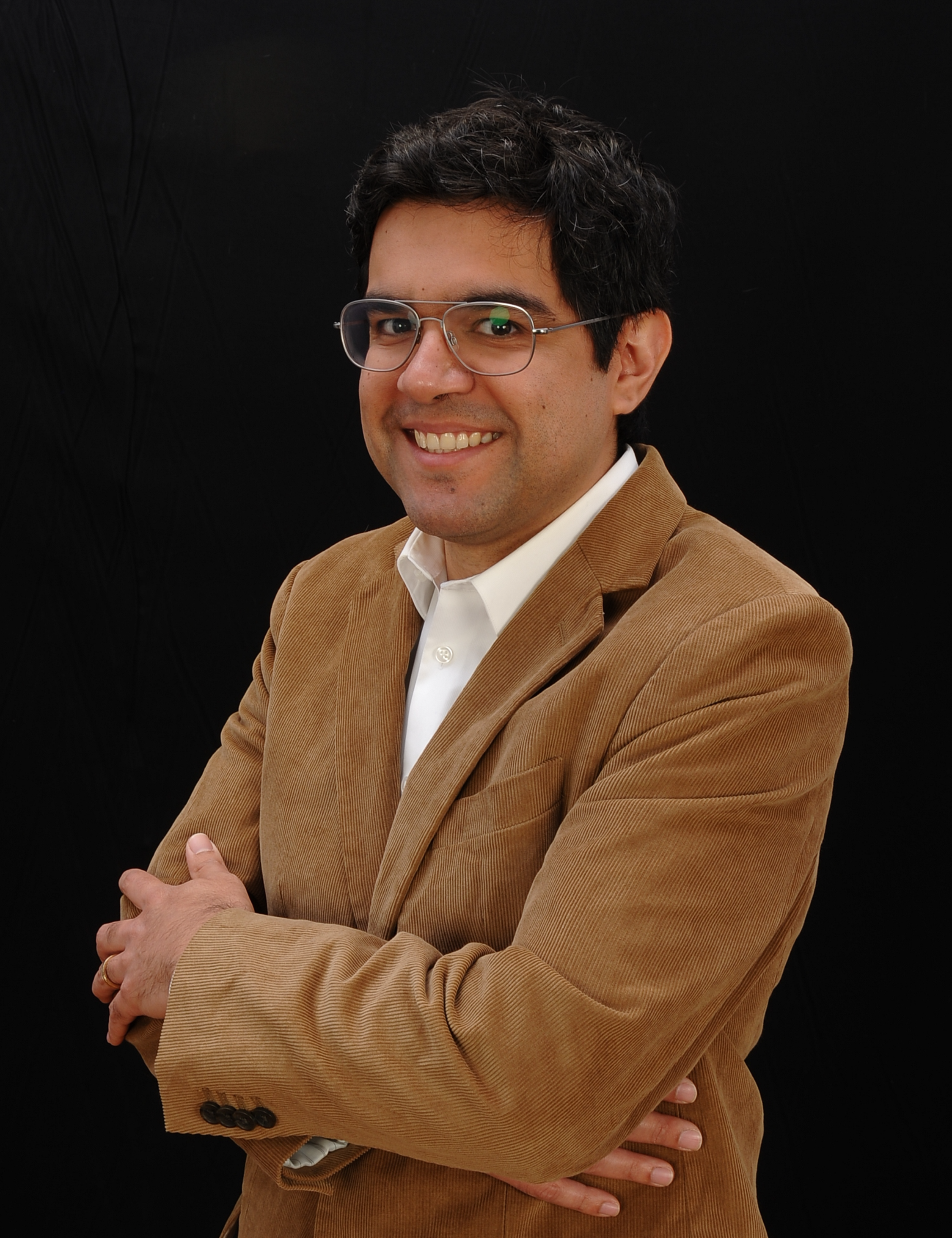 Headshot of José A. Villegas.