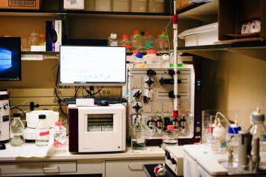 Work station in a research laboratory